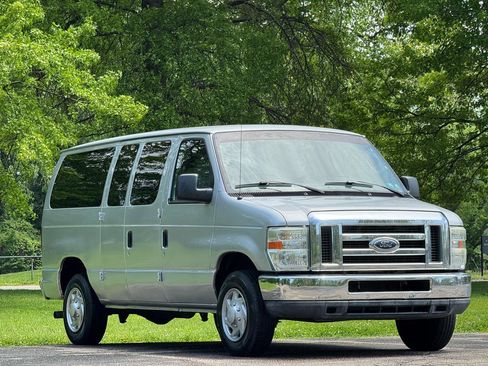 Used 2010 Ford E-350 and Econoline 350 XL RWD image 3