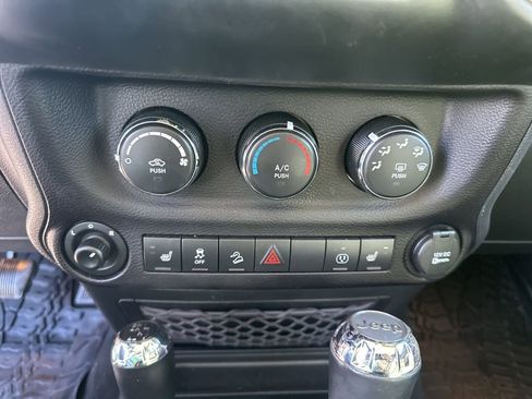 Used 2017 Jeep Wrangler 75th Anniversary image 19