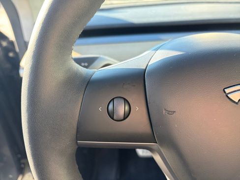 Used 2023 Tesla Model Y Performance image 8