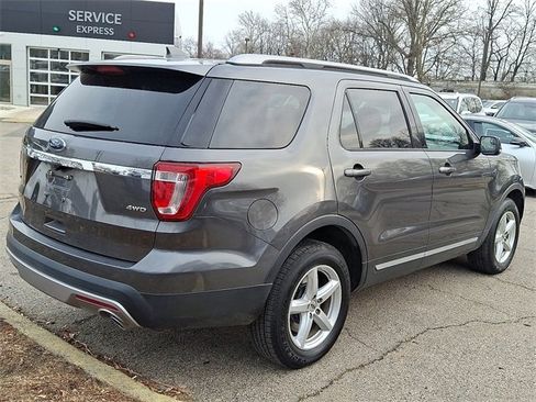 Used 2017 Ford Explorer XLT w/ Equipment Group 201A image 6