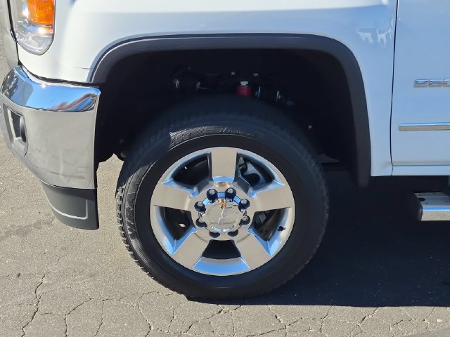 Used 2016 GMC Sierra 2500 SLT w/ Duramax Plus Package AWD/4WD image 10
