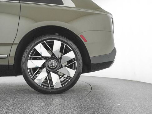 New 2025 Rolls-Royce Cullinan image 15