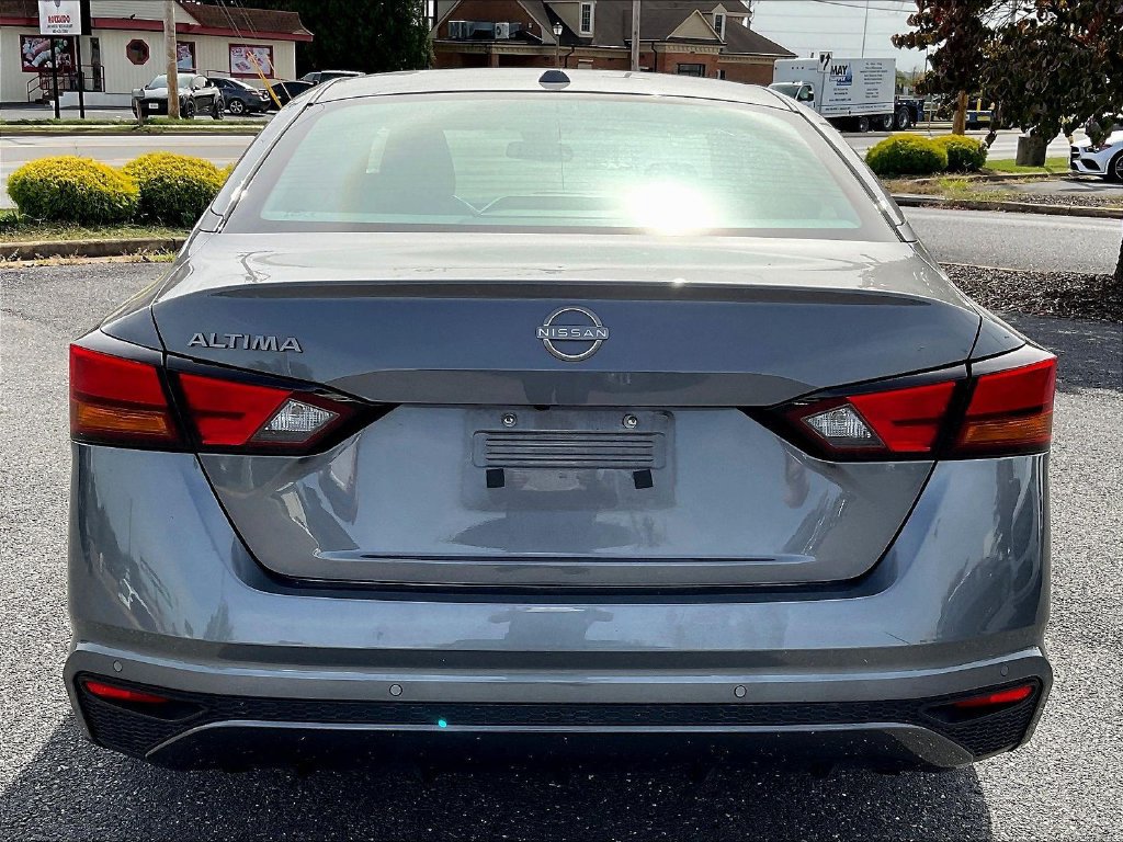 Used 2025 Nissan Altima 2.5 SV FWD image 13