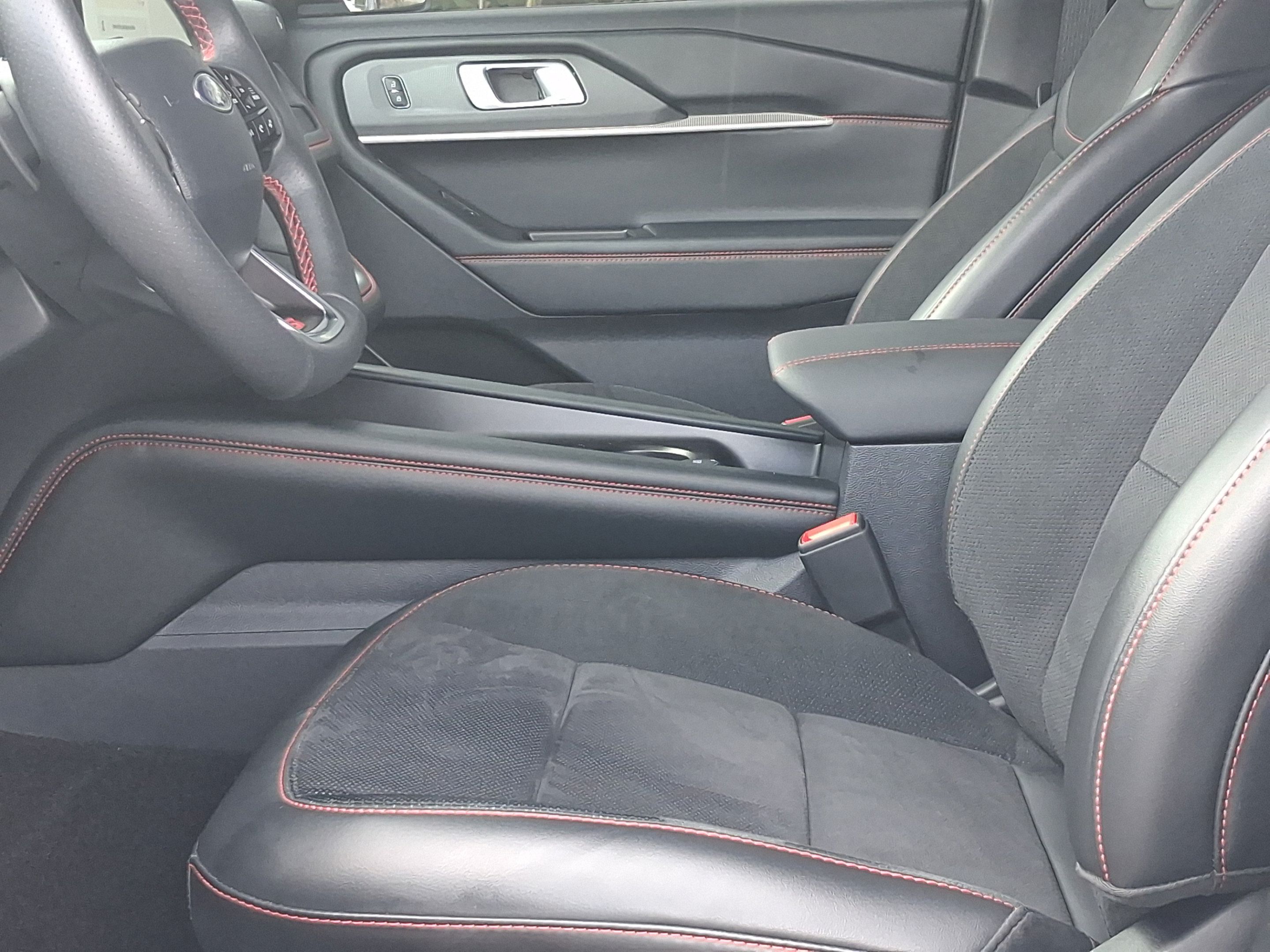 Used 2025 Ford Explorer ST AWD/4WD image 12