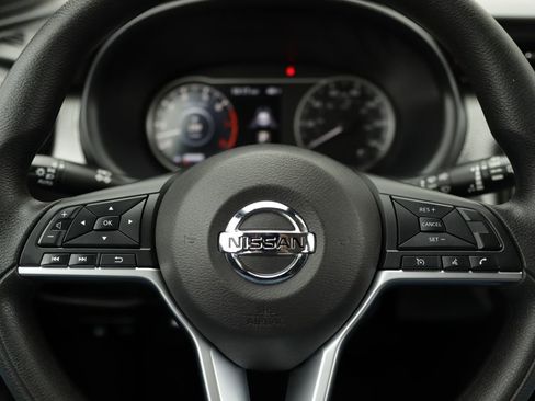 Used 2020 Nissan Kicks SV w/ Exterior Package image 10