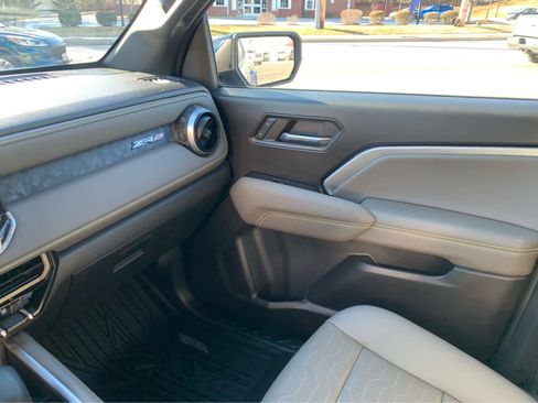 Used 2024 Chevrolet Colorado ZR2 w/ ZR2 Convenience Package III image 20