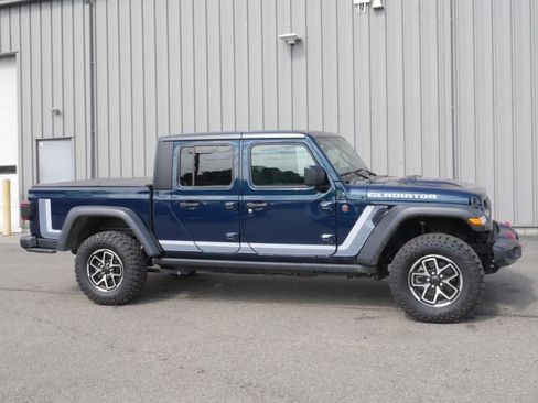 Used 2025 Jeep Gladiator Rubicon w/ Convenience Group AWD/4WD image 7