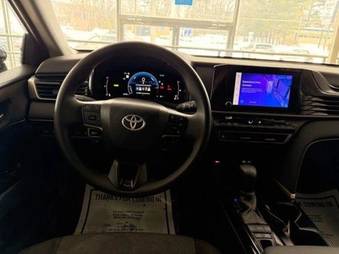 Used 2025 Toyota Camry SE FWD image 20