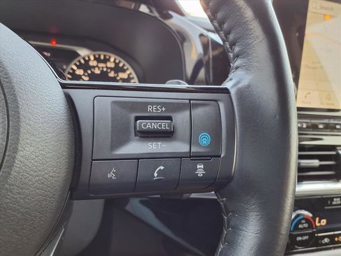 Used 2023 Nissan Pathfinder SL image 18