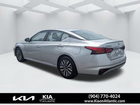 Used 2024 Nissan Altima 2.5 SV FWD image 5
