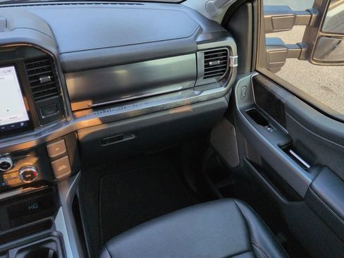 Used 2024 Ford F250 Lariat w/ Lariat Ultimate Package AWD/4WD image 17