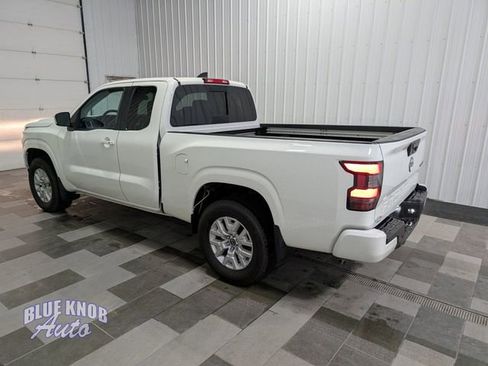 Used 2024 Nissan Frontier SV w/ SV Convenience Package AWD/4WD image 2