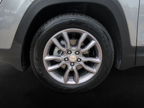 Used 2024 GMC Terrain SLT AWD/4WD image 9