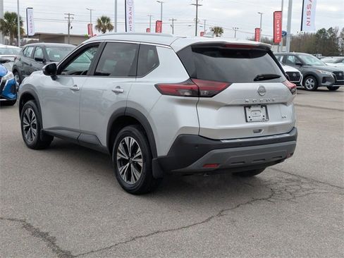 Used 2023 Nissan Rogue SV w/ SV Premium B Package image 5