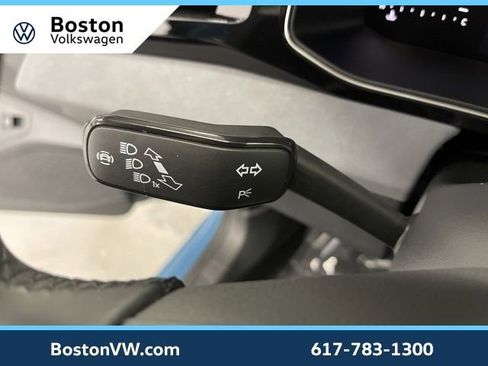 Used 2025 Volkswagen Jetta SE w/ Black Wheel Package image 19