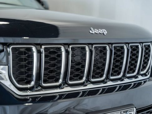 Certified 2023 Jeep Grand Cherokee Limited AWD/4WD image 13