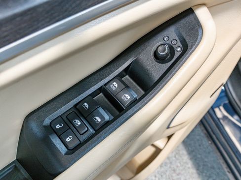 Used 2023 Jeep Grand Cherokee 4WD 4xe image 15