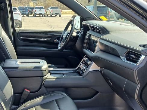 Used 2022 GMC Yukon XL Denali image 6