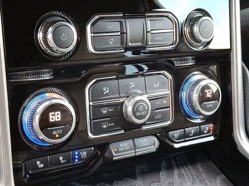 Used 2021 GMC Yukon XL Denali w/ Denali Premium Package image 19