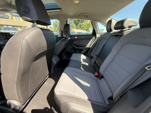 Used 2025 Volkswagen Jetta SE FWD image 25