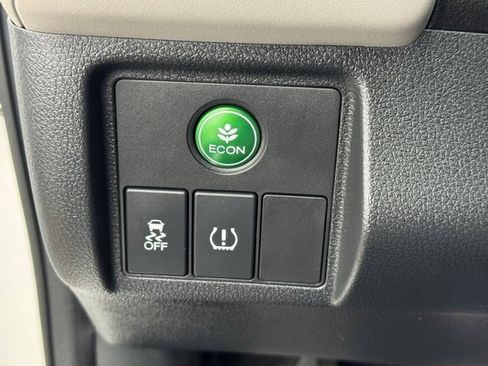 Certified 2022 Honda HR-V LX image 27