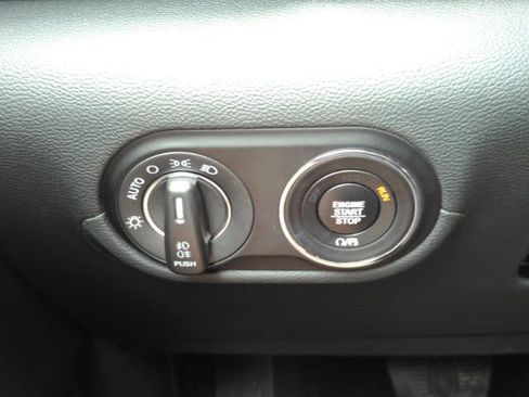 Used 2021 Maserati Levante AWD/4WD image 37