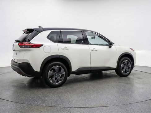 Used 2025 Nissan Rogue SV AWD/4WD image 9