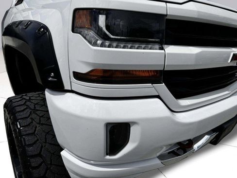 Used 2018 Chevrolet Silverado 1500 LT w/ Texas Edition image 11