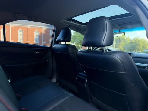 Used 2017 Toyota Camry SE w/ Moonroof Package FWD image 13