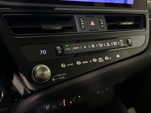 Used 2025 Lexus ES 300h w/ Premium Package image 28