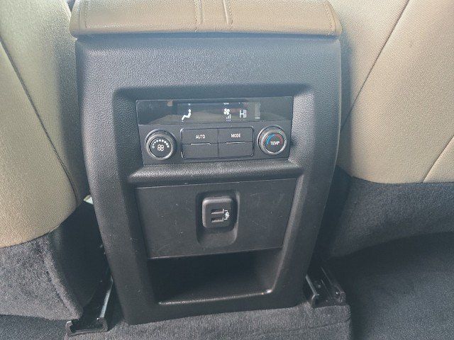 Used 2023 Chevrolet Traverse LS FWD image 32