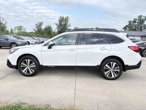 Used 2018 Subaru Outback 3.6R Limited AWD/4WD image 9