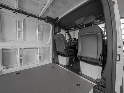 Used 2025 Mercedes-Benz Sprinter 2500 image 25