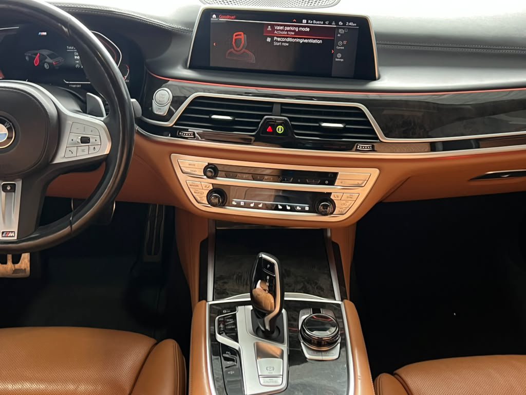 Used 2022 BMW 750i xDrive w/ Executive Package AWD/4WD image 13