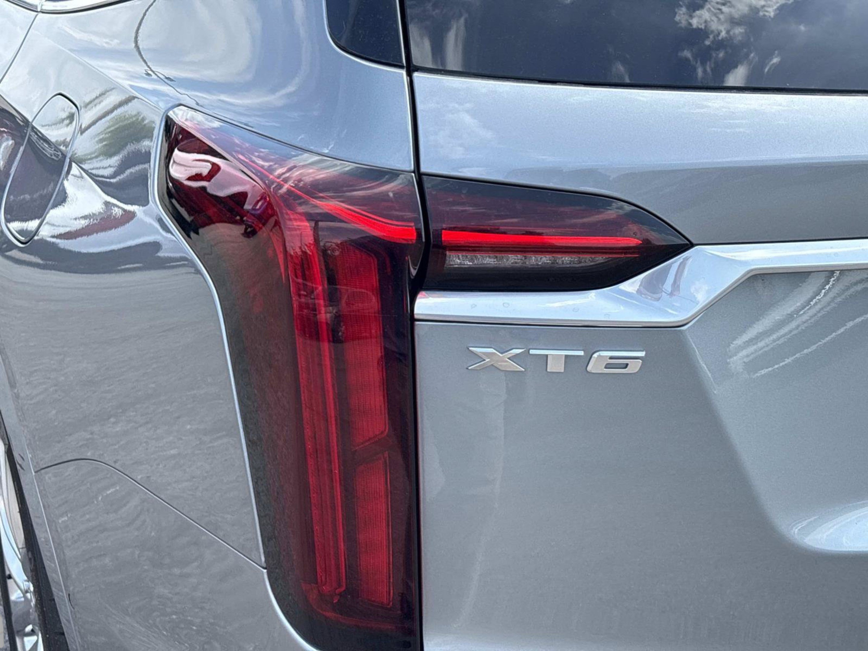 Used 2023 Cadillac XT6 Premium Luxury w/ Platinum Package FWD image 11