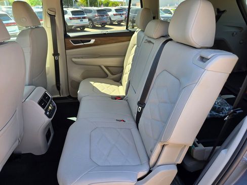 New 2026 Volkswagen Atlas SE image 7