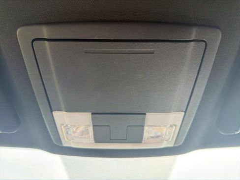 Used 2018 Ford Explorer XLT image 39