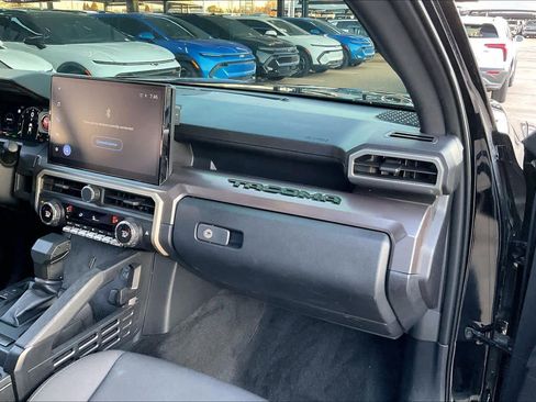 Used 2024 Toyota Tacoma TRD Off-Road image 18