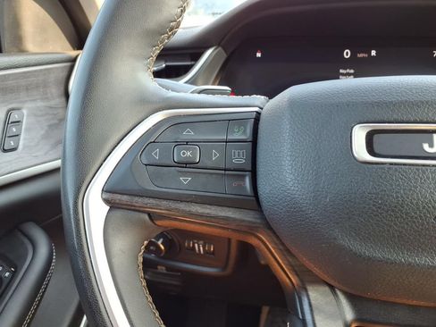 Certified 2023 Jeep Grand Cherokee Limited w/ Luxury Tech Group II AWD/4WD image 21