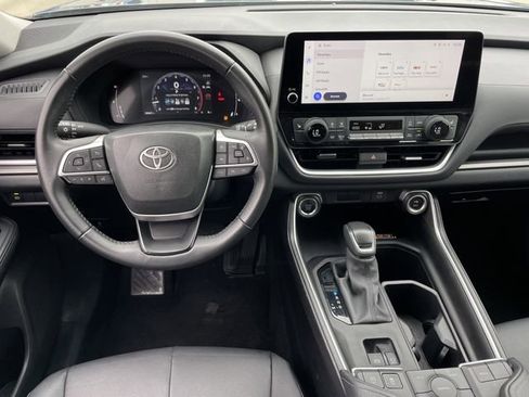 Used 2025 Toyota Grand Highlander FWD image 11