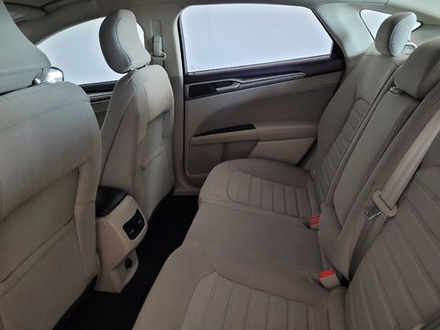Used 2019 Ford Fusion SE FWD image 18
