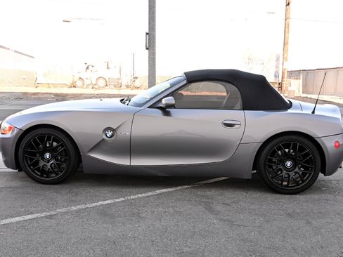 Used 2004 BMW Z4 3.0i RWD image 3