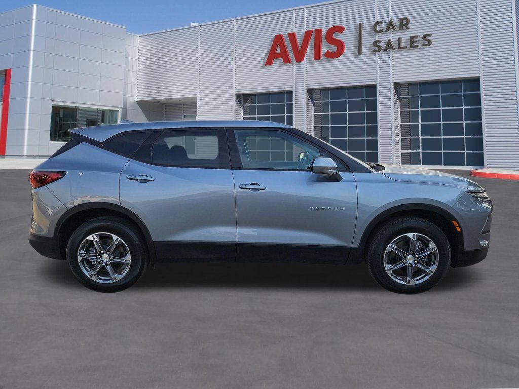 Used 2025 Chevrolet Blazer LT FWD image 4
