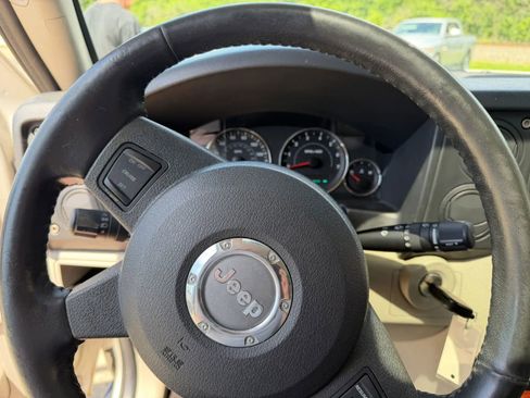 Used 2007 Jeep Commander Limited w/ Trailer Tow Group IV AWD/4WD image 9