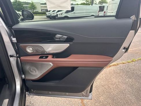 New 2026 Lincoln Nautilus Reserve AWD/4WD image 17