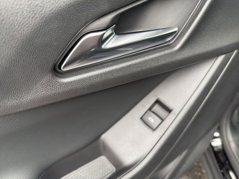 New 2026 Chevrolet Equinox LT w/ Convenience Package II image 32