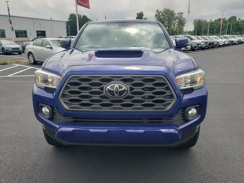 Used 2023 Toyota Tacoma TRD Sport AWD/4WD image 2