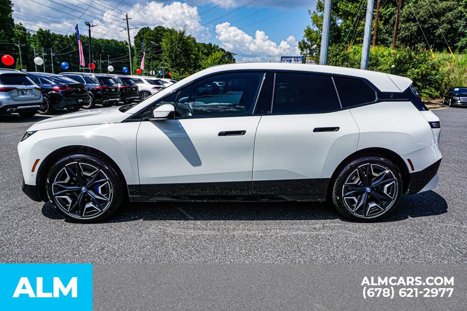 Used 2024 BMW iX xDrive50 w/ Sport Package AWD/4WD image 6