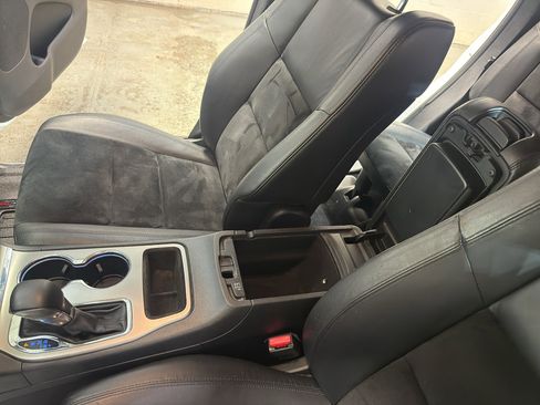 Used 2018 Jeep Grand Cherokee Altitude image 18