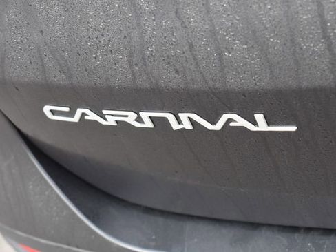 Certified 2024 Kia Carnival EX image 12